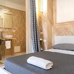 A Chese De Menople By Sthey Apartment