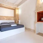 A Chese De Menople By Sthey Apartment