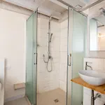 A Chese De Menople By Sthey Apartment *